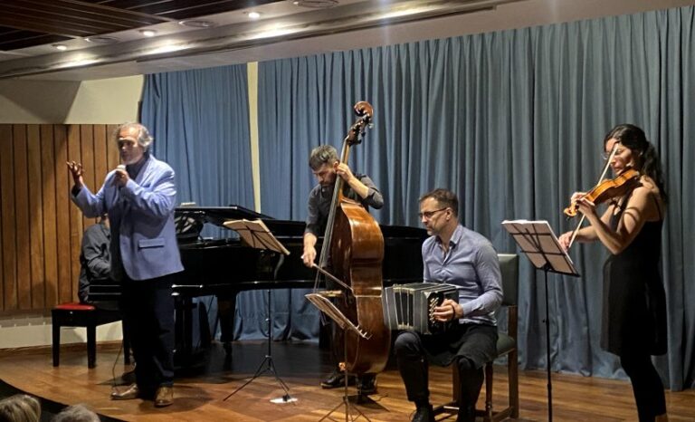 Lee más sobre el artículo Quatrotango: el público disfrutó de tangos tradicionales, música de Piazzolla y composiciones propias