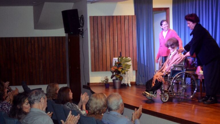 Lee más sobre el artículo Obra teatral “Mala Suerte” a beneficio de Bahía Blanca
